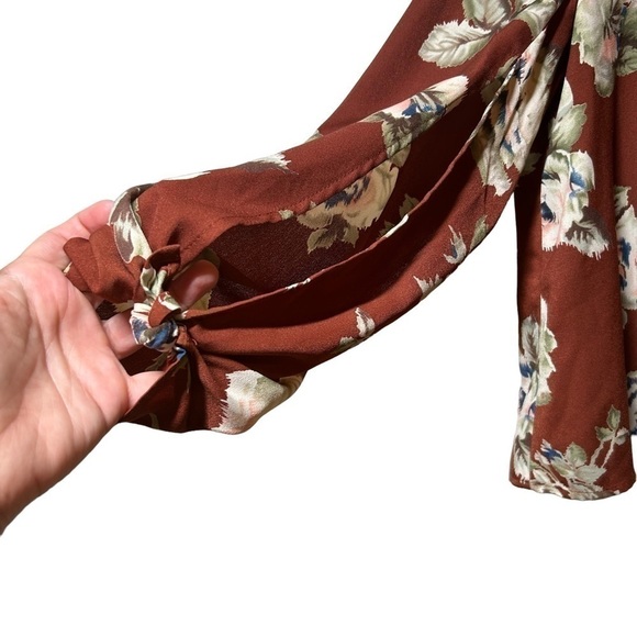 Astr The Label Floral Bell Sleeve Blouse Size M Rustic Brown White - Picture 5 of 9